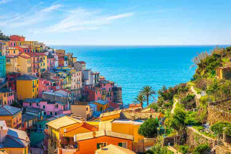 manarola-colorful-village