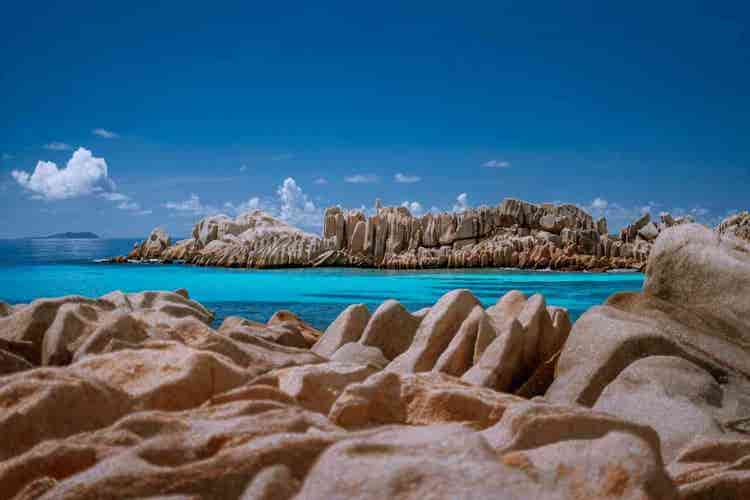seychelles-la-digue-scenery-of-amazing-huge-shape